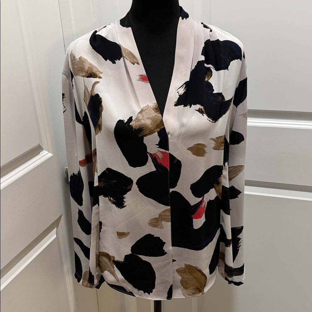 NIC+ZOE Painted Brushstroke V-Neck Blouse in Ivory, Black, Tan & Red